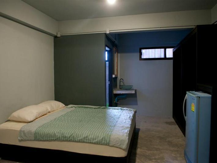 Hostel 9 *